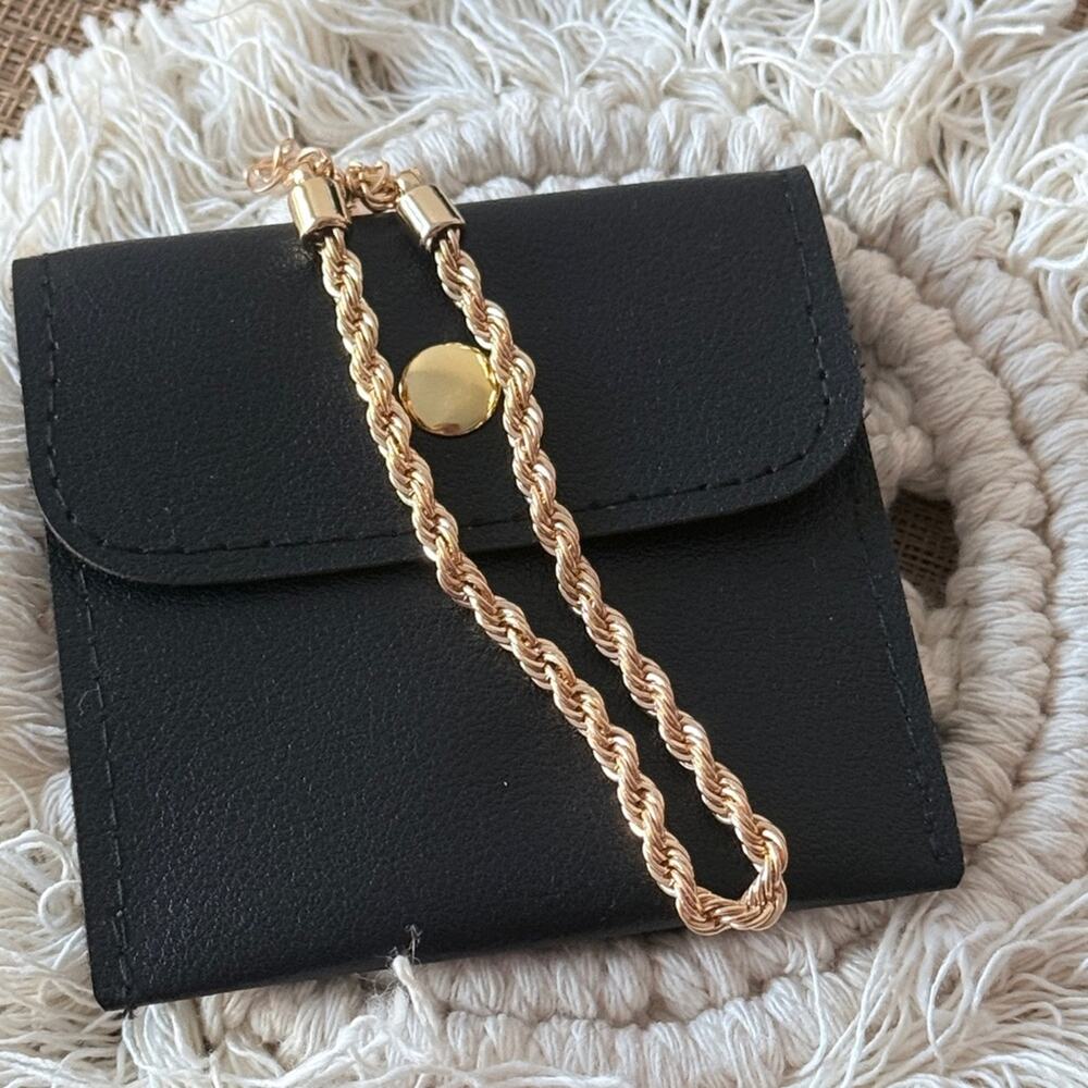 Elegant Gold Chain Bracelet